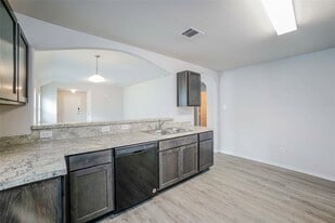 415 Brushback Dr in Huntsville, TX - Building Photo