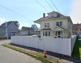 253 Humphrey St, Unit 2 in Marblehead, MA - Building Photo