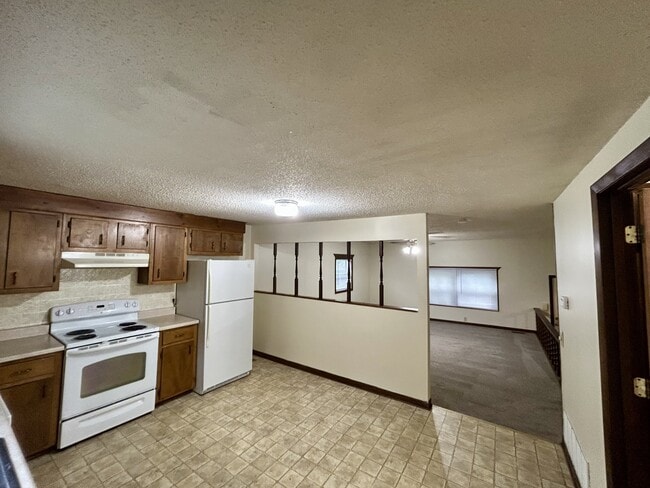 627 Ash St in Eudora, KS - Building Photo - Building Photo
