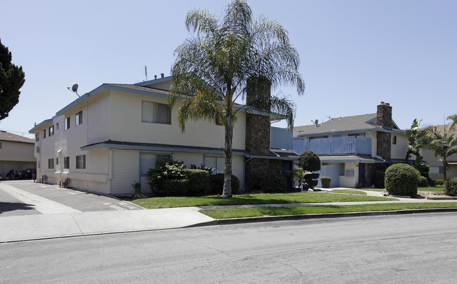 17102-17112 Kenyon Dr in Tustin, CA - Foto de edificio - Building Photo