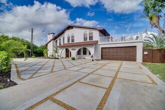 9 Francis St in Cocoa Beach, FL - Building Photo - Building Photo