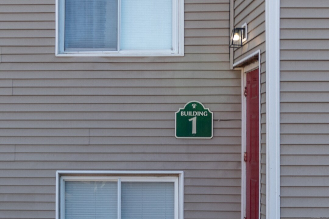 36 Woodbury Ave in Norwalk, CT - Building Photo