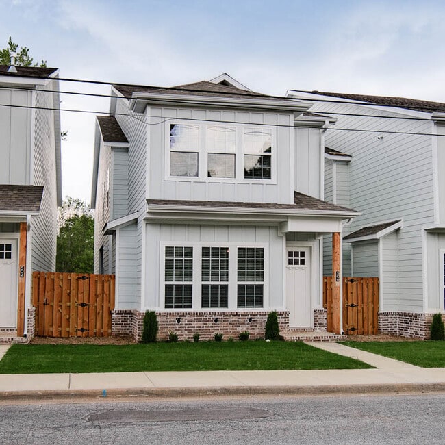 property at 506 W Persimmon St