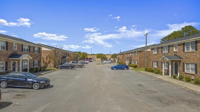 Interstate Residences in Dillon, SC - Foto de edificio - Building Photo