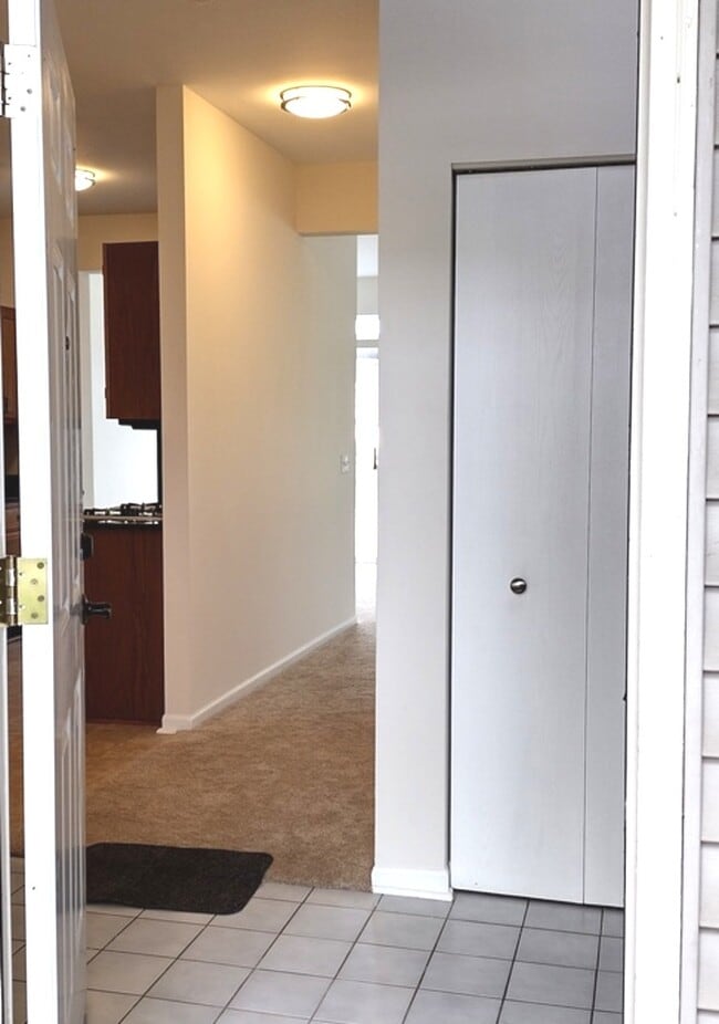 925 Mesa Dr in Lake In The Hills, IL - Building Photo - Building Photo