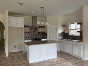 1217 W 11th Ave in Corsicana, TX - Building Photo - Building Photo