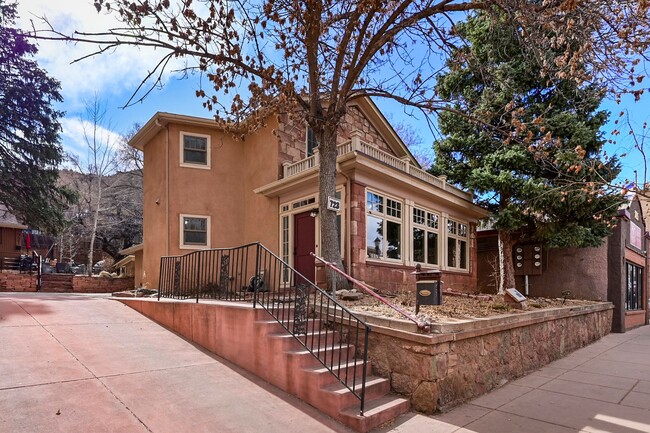 723 Manitou Ave in Manitou Springs, CO - Foto de edificio - Building Photo