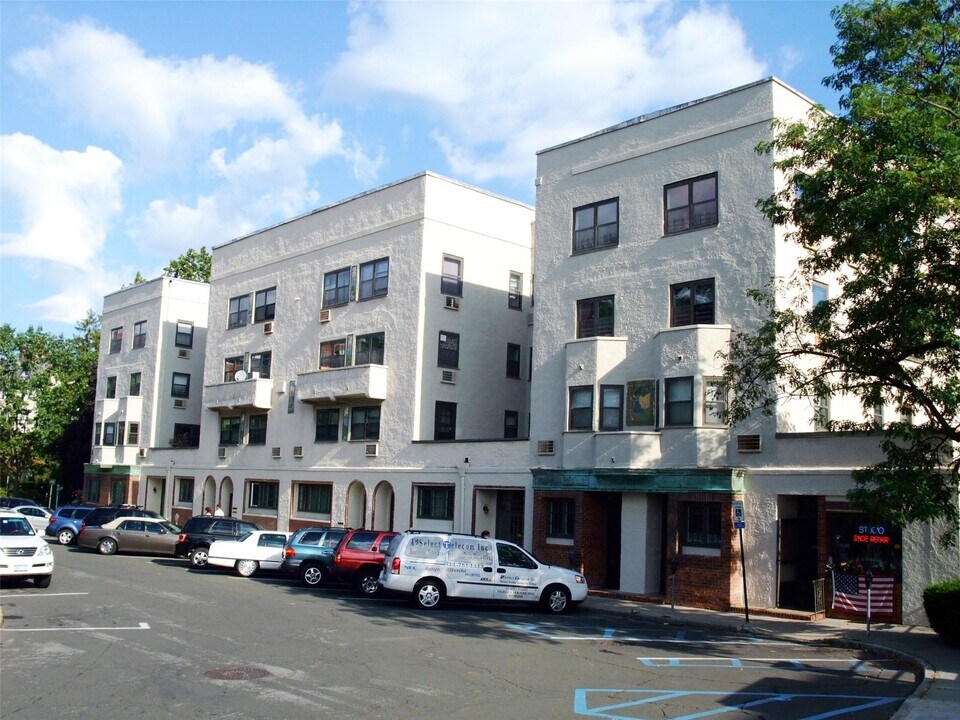 6 Studio Arcade in Bronxville, NY - Building Photo