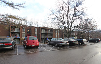 Ravenwood Apartments in Cincinnati, OH - Building Photo - Building Photo