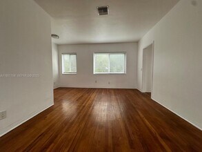 1567 S Le Jeune Rd in Miami, FL - Building Photo - Building Photo