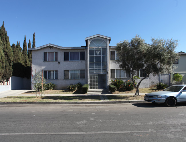 1140 N New Hampshire Ave in Los Angeles, CA - Building Photo - Building Photo