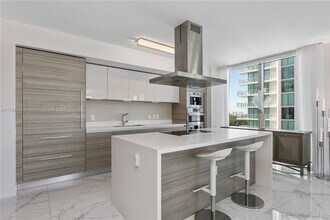300 Sunny Isles Blvd in Sunny Isles Beach, FL - Building Photo - Building Photo