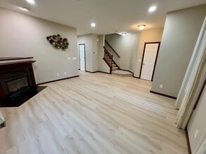 10006 Pincherry Ln in Eden Prairie, MN - Building Photo - Building Photo