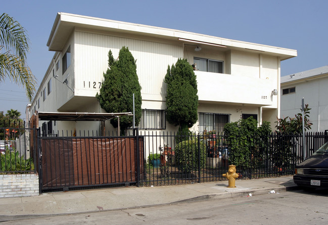 1127 Lillian Way in Los Angeles, CA - Foto de edificio - Building Photo