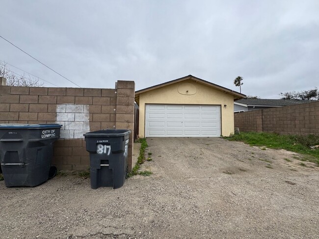 817 E Lemon Ave in Lompoc, CA - Building Photo - Building Photo