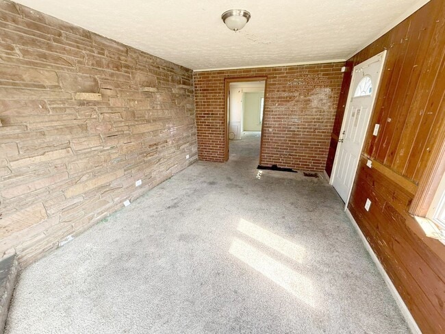 17104 Eldamere Ave in Cleveland, OH - Building Photo - Building Photo