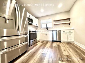 3021 Heathstead Place in Charlotte, NC - Building Photo - Building Photo