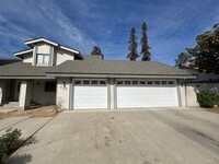 7109 Outingdale Dr in Bakersfield, CA - Building Photo - Building Photo