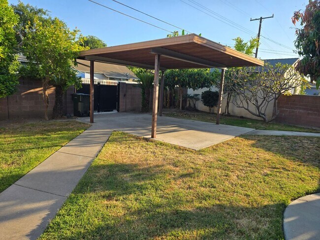 706 W Orangethorpe Ave in Fullerton, CA - Building Photo - Building Photo