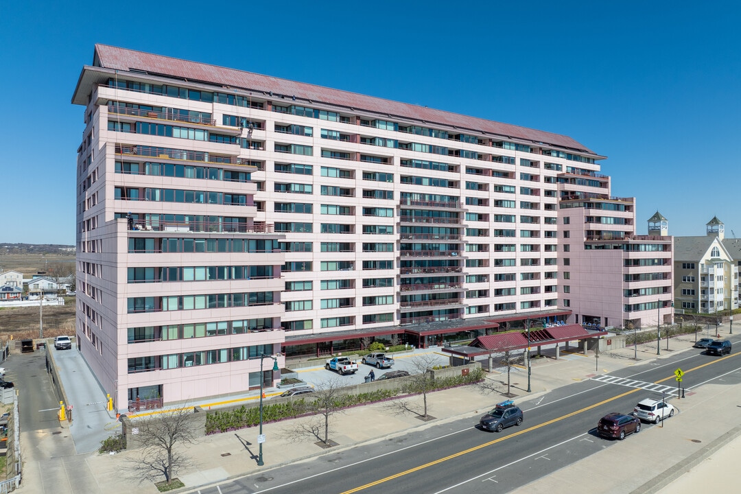 St. George Condominiums in Revere, MA - Foto de edificio