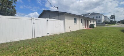 6625 S West Shore Blvd, Unit B in Tampa, FL - Building Photo - Building Photo