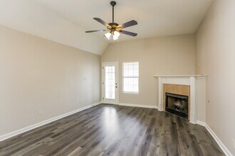 8238 Regal Bend Dr in Olive Branch, MS - Foto de edificio - Building Photo