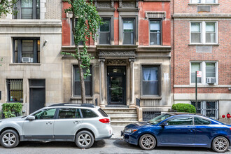 161 E 81st St in New York, NY - Foto de edificio - Building Photo