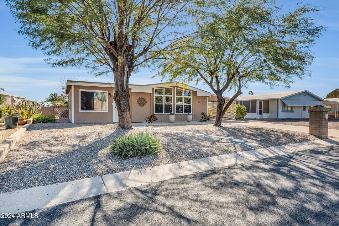 9109 E Lakeview Dr in Sun Lakes, AZ - Foto de edificio