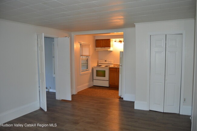 36 Ulster Ave in Saugerties, NY - Building Photo - Building Photo