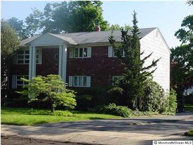 252 Spring St in Red Bank, NJ - Building Photo