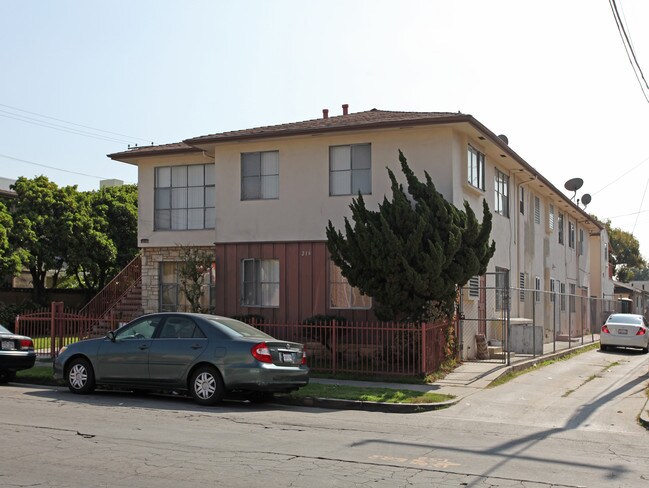 216 E Burnett St in Long Beach, CA - Building Photo - Building Photo