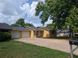 2004 Cypress Pl in Springdale, AR - Building Photo
