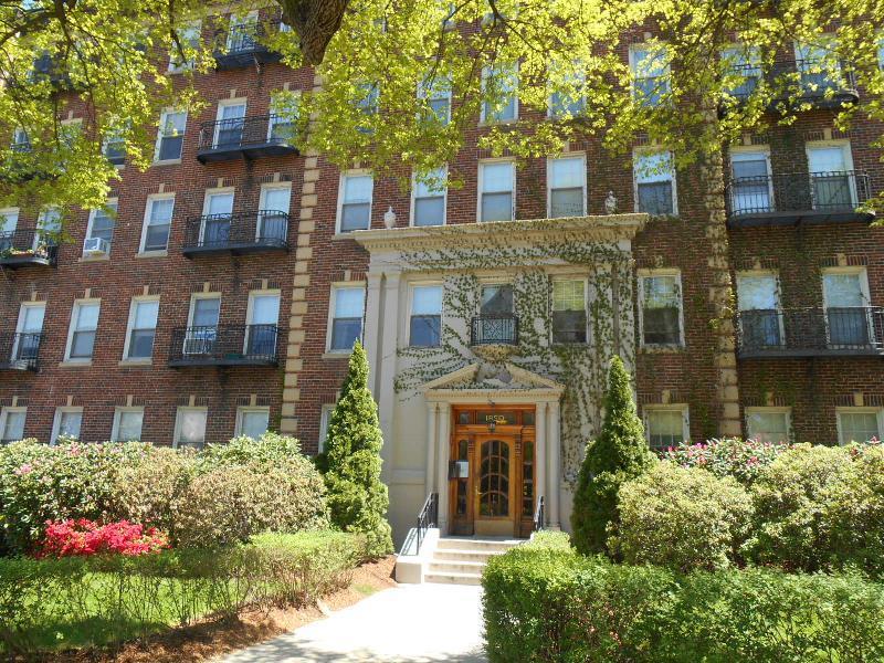 1848 Commonwealth Ave in Boston, MA - Building Photo
