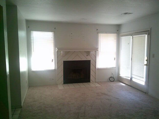 5402 NW Sir Brian Ave in Lawton, OK - Building Photo - Building Photo