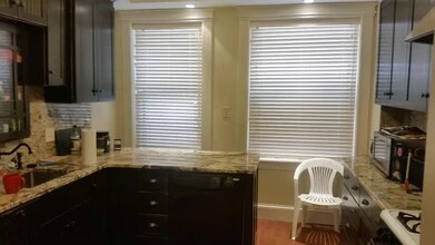 382 Riverway, Unit 2-4 in Boston, MA - Foto de edificio - Building Photo