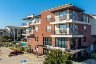 Churchill at Champions Circle in Fort Worth, TX - Foto de edificio - Building Photo