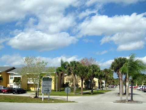 Shell Trace in Jupiter, FL - Building Photo