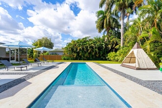 535 N Biscayne River Dr in Miami, FL - Building Photo - Building Photo