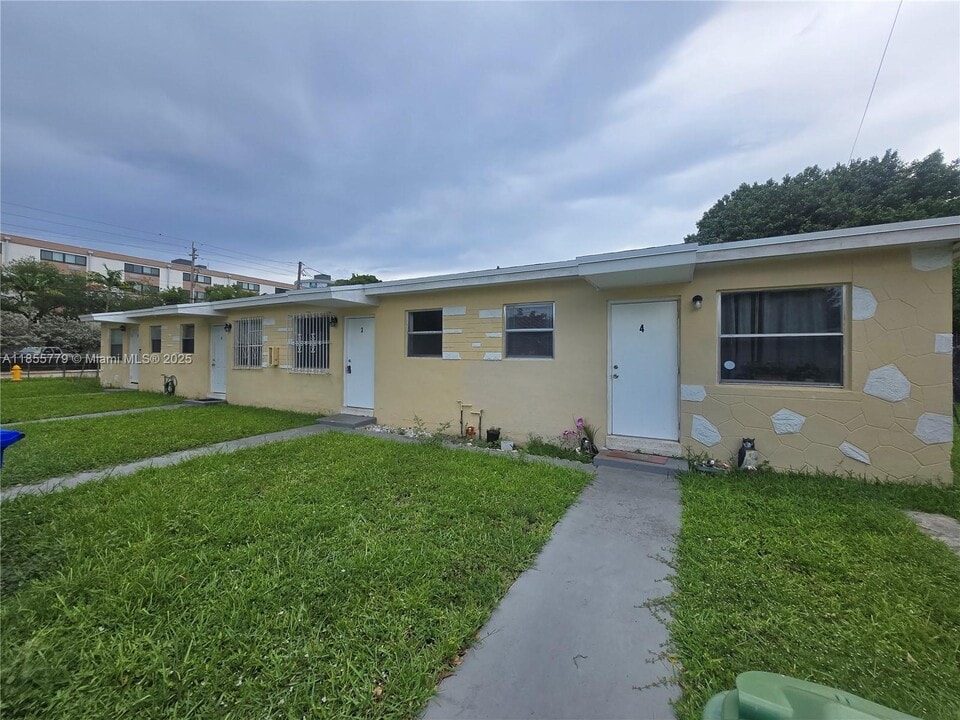 1900 NW 31st St in Miami, FL - Foto de edificio