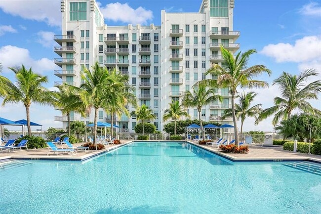 300 S Australian Ave, Unit 601 in West Palm Beach, FL - Building Photo - Building Photo