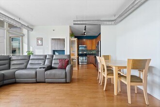 909 W Washington Blvd, Unit 804 in Chicago, IL - Building Photo - Building Photo