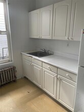 62 Middle Neck Rd-Unit -2Rear in Great Neck, NY - Building Photo - Building Photo