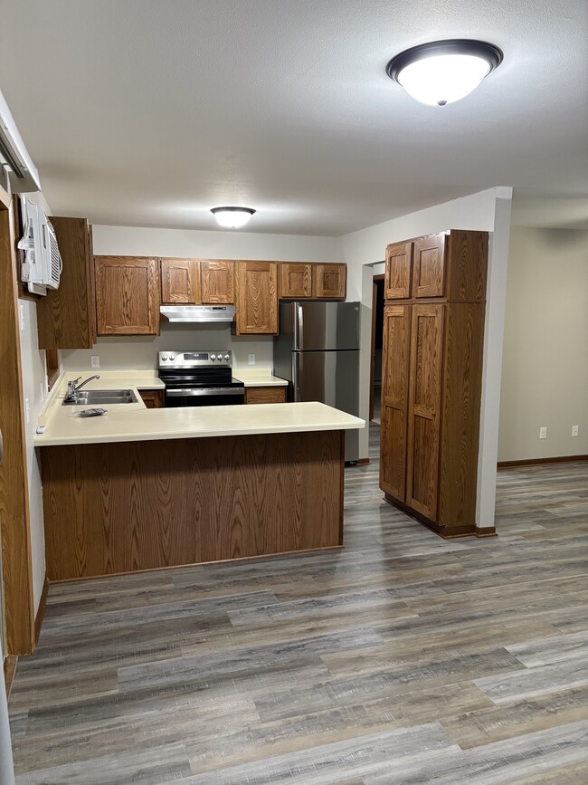 property at 805 Meadowview Ln