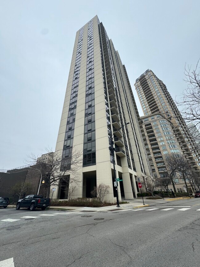 property at 2500 N Lakeview Ave