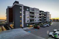 Q Condominiums in Calgary, AB - Building Photo - Building Photo