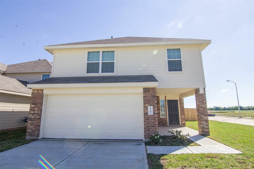 12702 Memorial Ranch Rd in Houston, TX - Building Photo