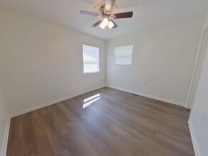 601 N Gordon St in Wichita, KS - Foto de edificio - Building Photo