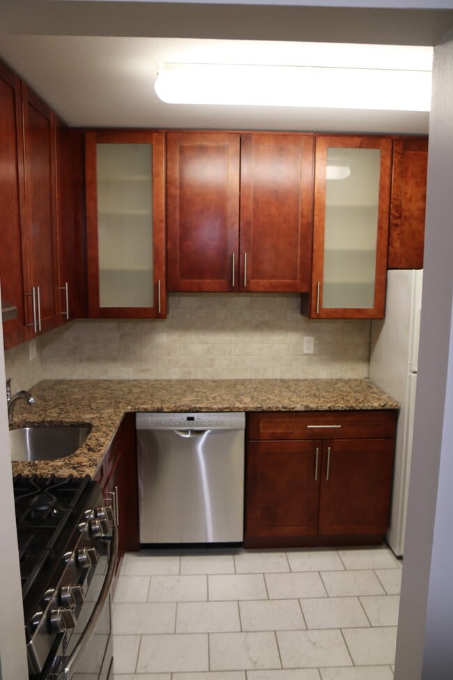 46 Lawson Ln in Ridgefield, CT - Building Photo - Building Photo
