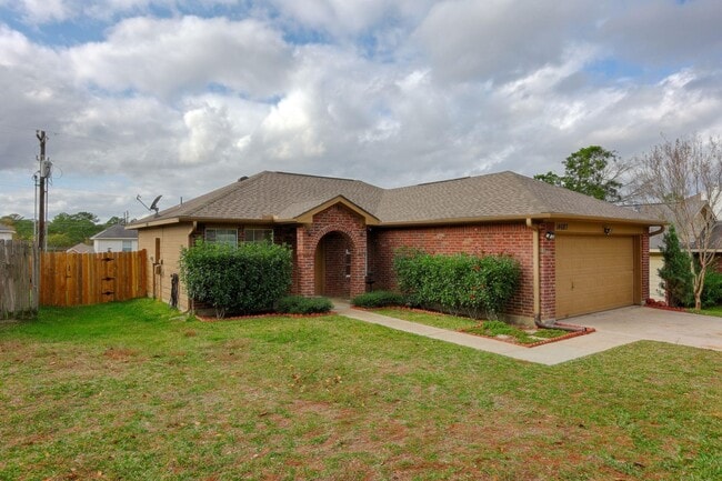14087 Running Bear Dr in Willis, TX - Building Photo - Building Photo