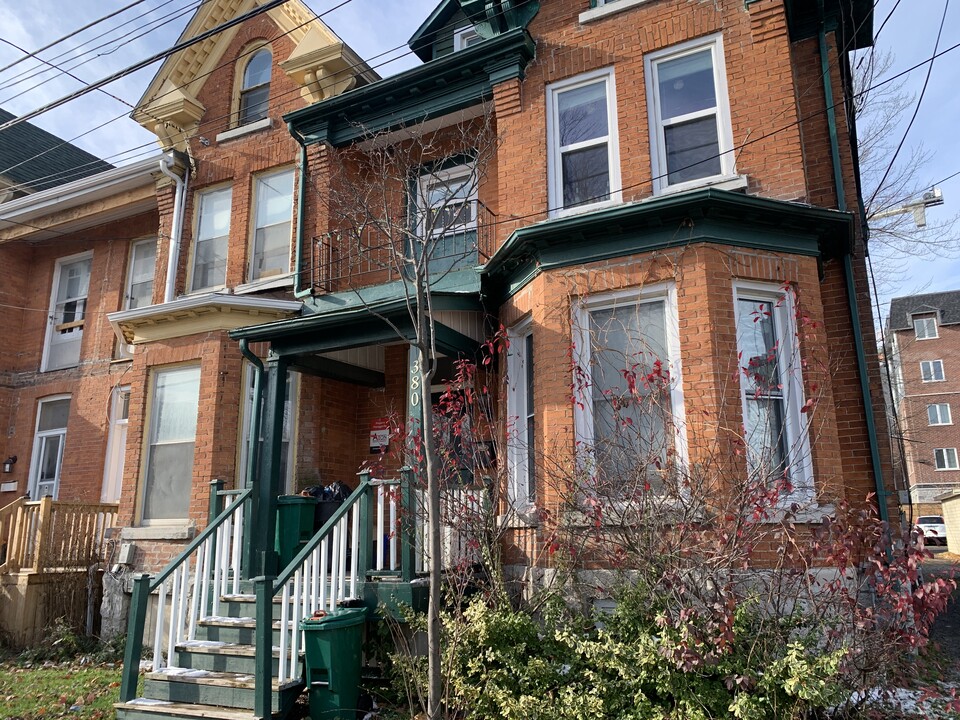 380 Alfred St in Kingston, ON - Building Photo